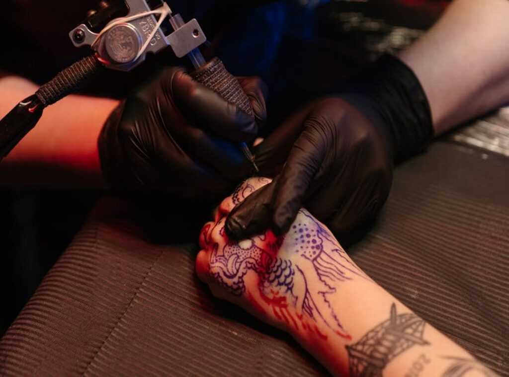outline stitch tattoo drawing